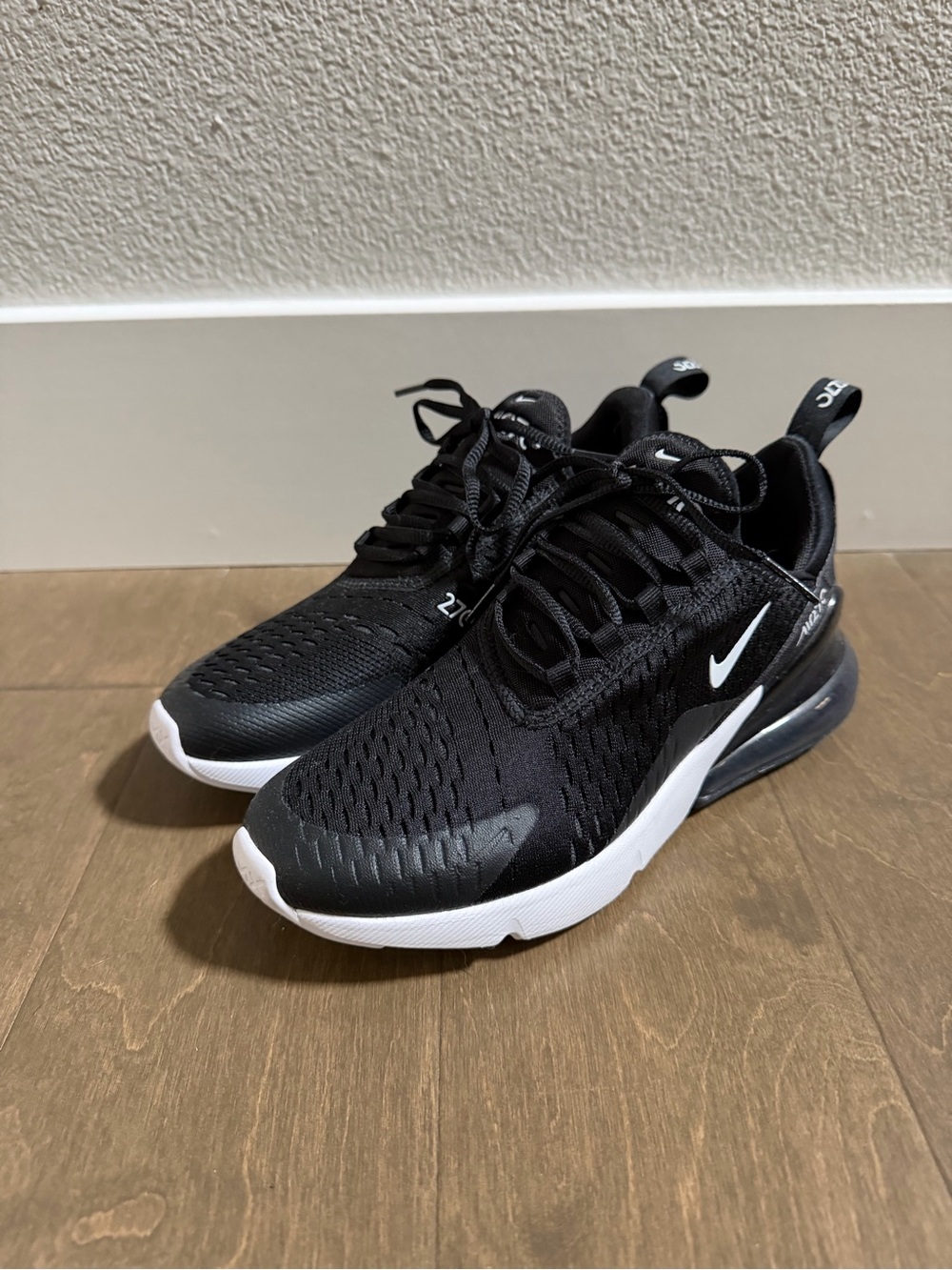 Nike Women’s Black/White Air Max 270 m Sneakers Size 7.5